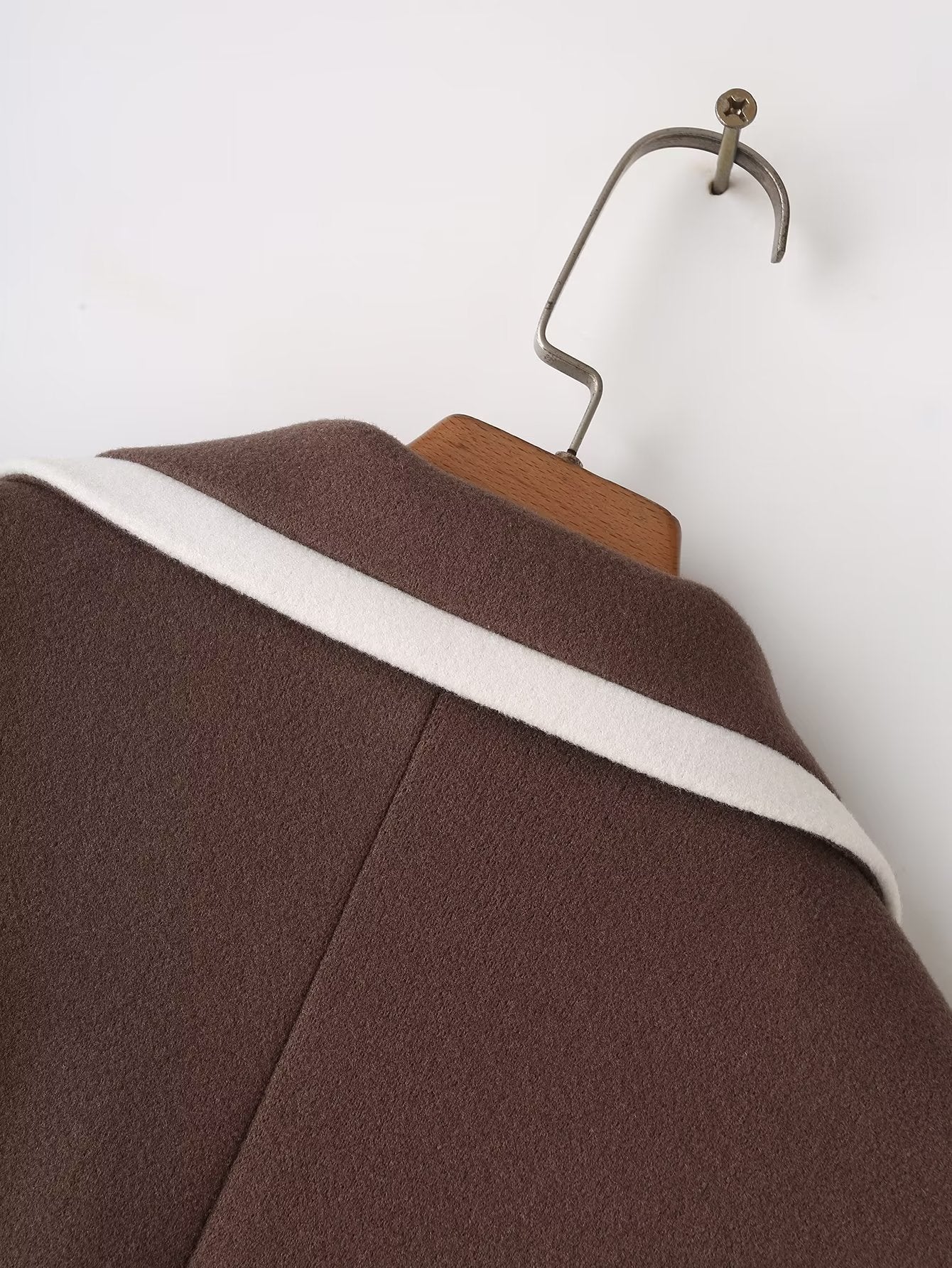 Women Clothing High Sense White Texture Belt Metal Button Design Women Coat