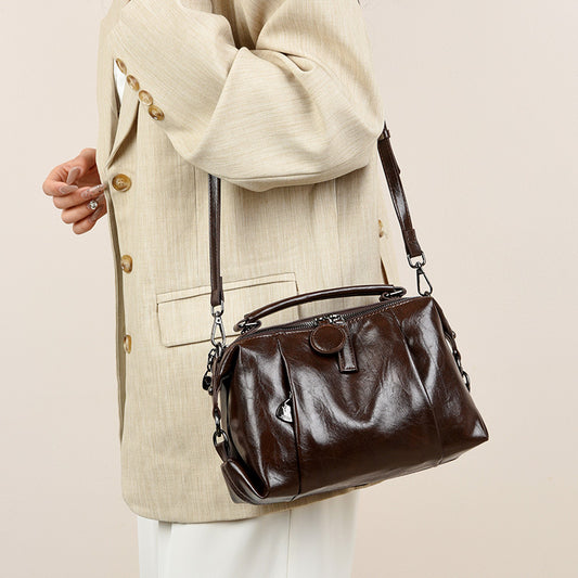 Messenger Bag Korean Simple Soft Leather Pillow Bag Large Capacity Oil Wax Leather Ladies Hand Bag Daily Office Bag